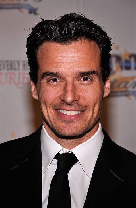 Antonio Sabàto Jr. .